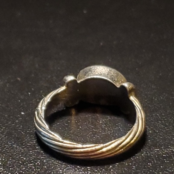 Blue Stone ring with two toned shank - Picture 6 of 14